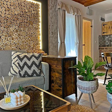 Cityside Cottage Eger Bagian luar foto