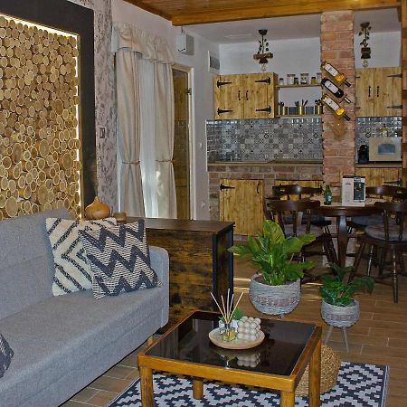 Cityside Cottage Eger Bagian luar foto