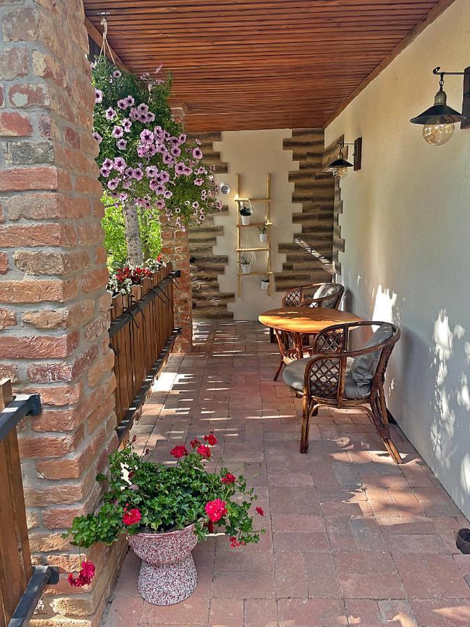 Cityside Cottage Eger Bagian luar foto