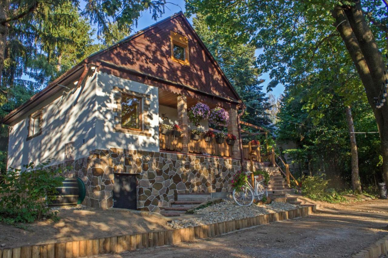 Cityside Cottage Eger Bagian luar foto