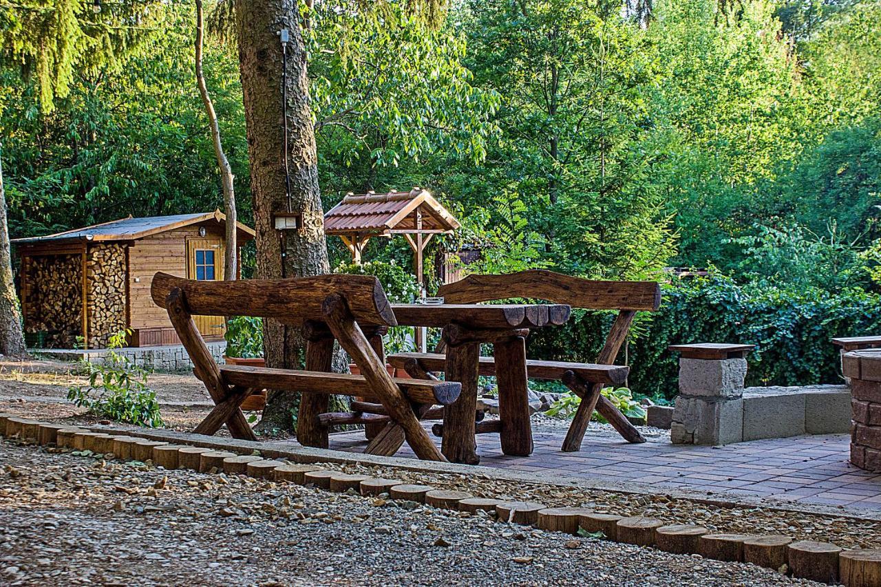 Cityside Cottage Eger Bagian luar foto