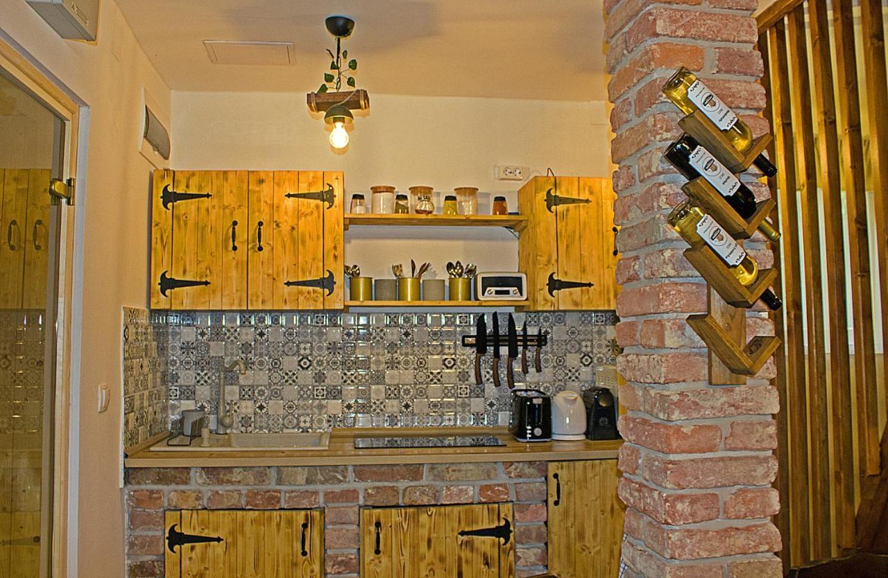 Cityside Cottage Eger Bagian luar foto